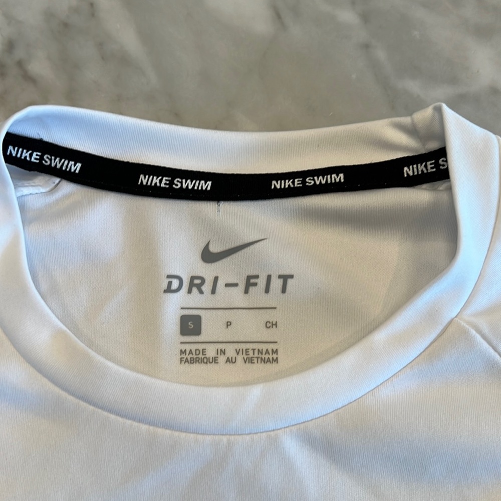 Nike Dri Fit Mens Swim Shirt Size Small Sun Protection UPF 40+ Blue Short Sleeve